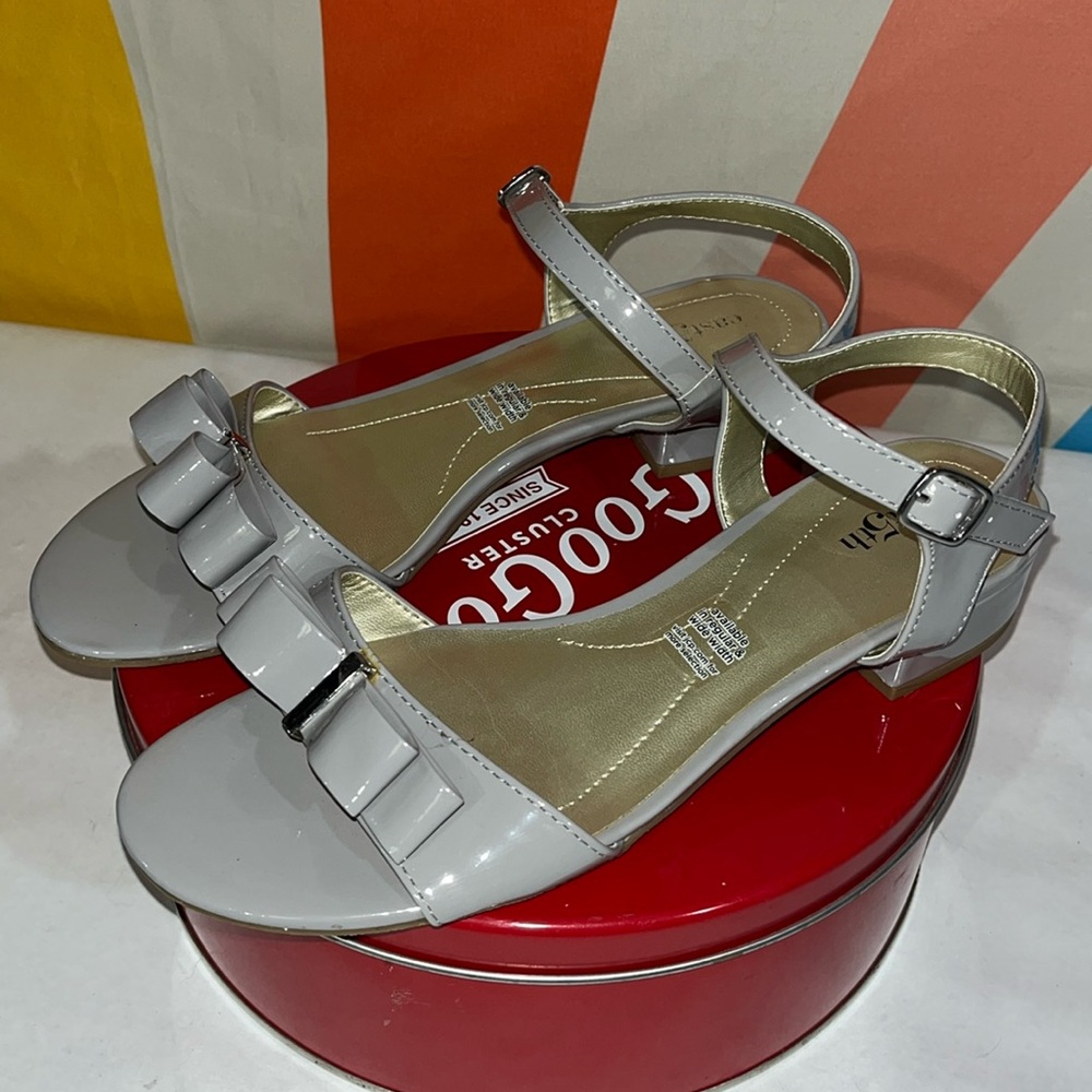 Gray strappy patent low sandalwith bow detail-8.5
